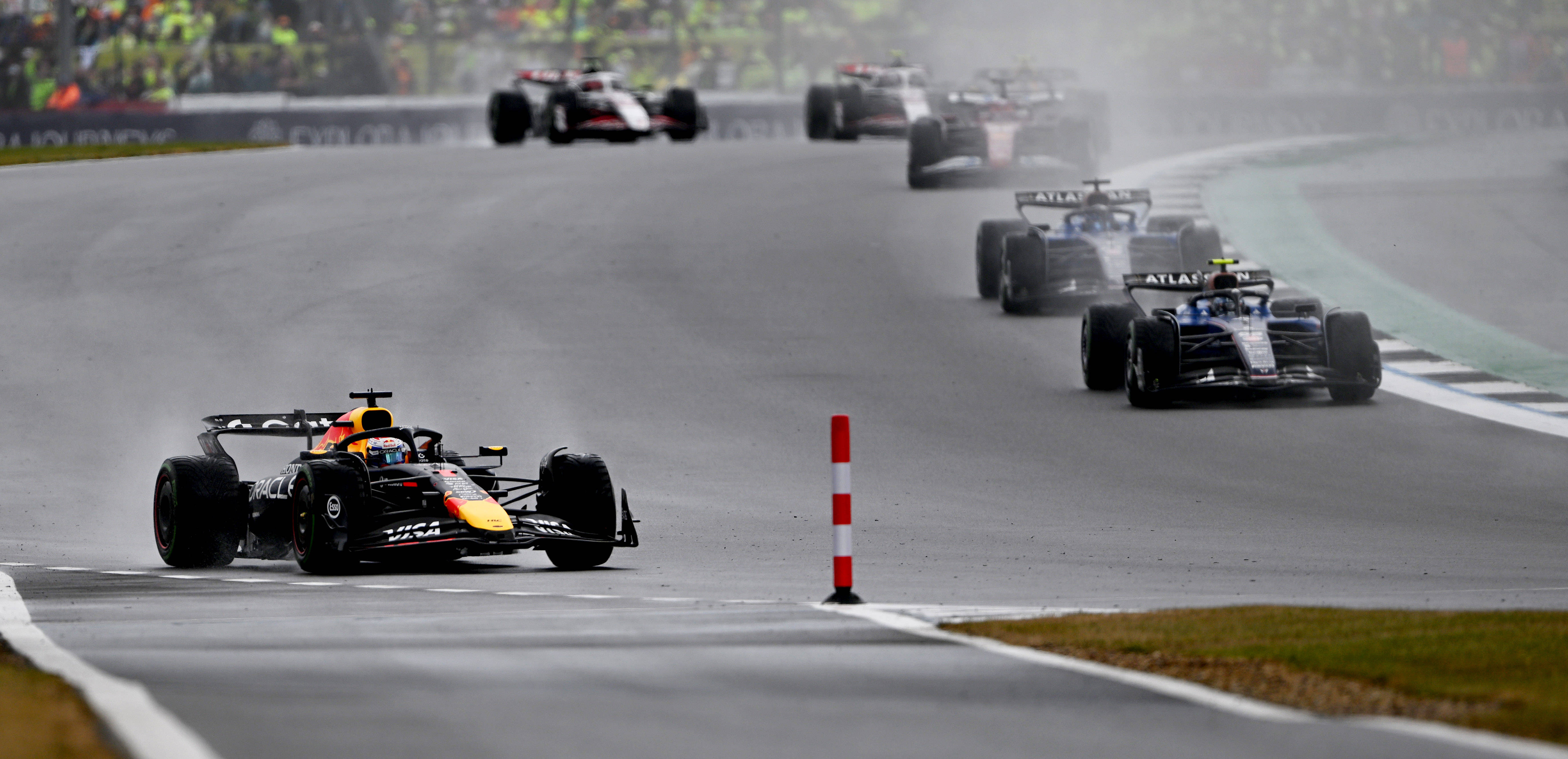 迈凯伦绝杀索伯车队，维斯塔潘统治全场