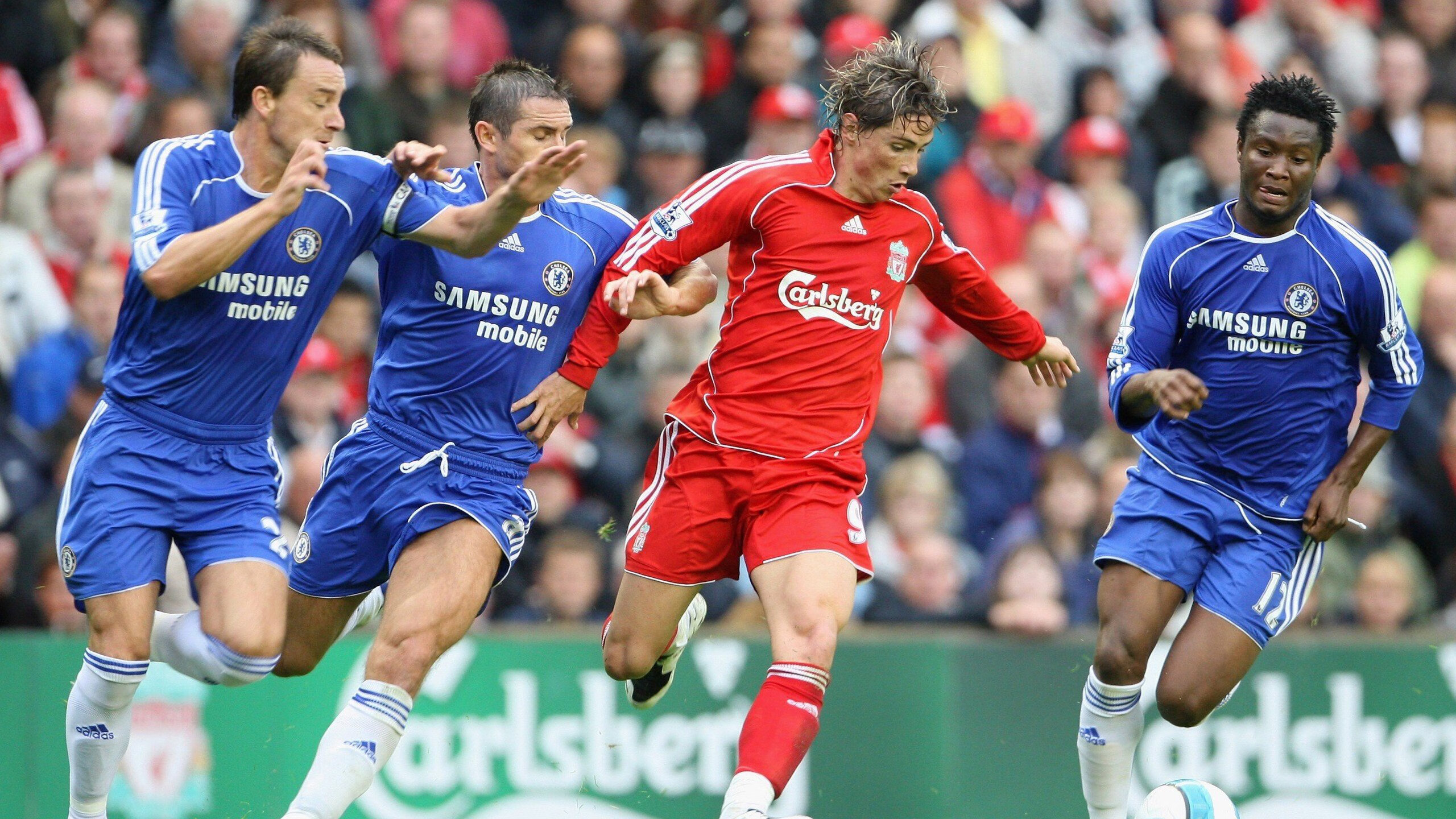 梅西在F1街道赛接管比赛，当足球之神降临赛车轰鸣时